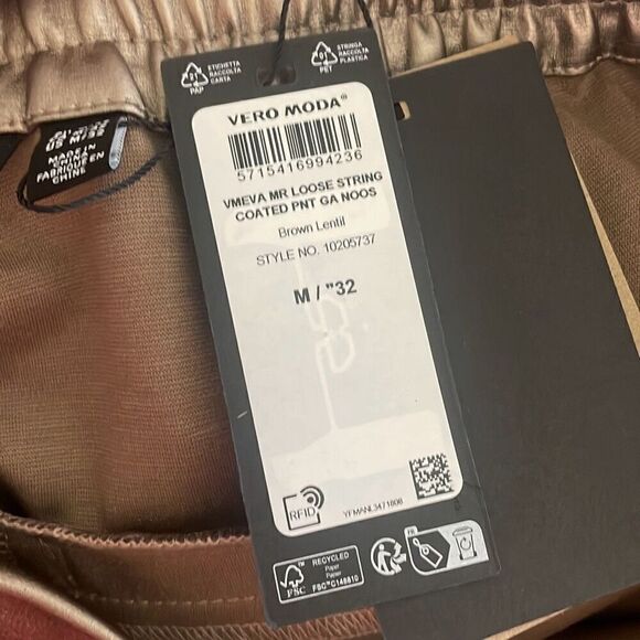 Vero Moda Eva Mid Rise Elastic Waist Coated Pant - Picture 8 of 13